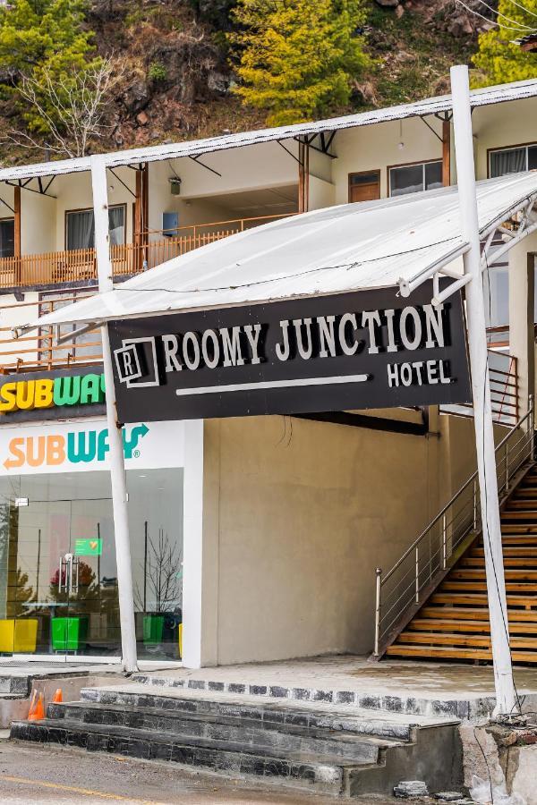 Roomy Junction, Murree Buitenkant foto